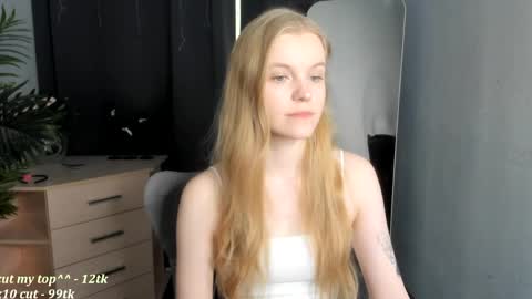 Snapshot of lil_cookie_monster chatting on 18, 4, 2026 Erica online show from 18, 4, 2026