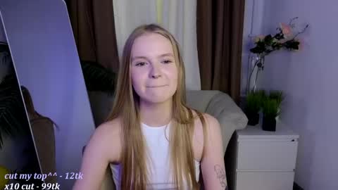 Snapshot of lil_cookie_monster chatting on 30, 4, 2026 Erica online show from 30, 4, 2026