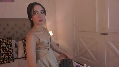 Lila Clark online show from 17, 4, 2026