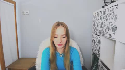 Snapshot of liladesire chatting on 4, 12, 2024 LiliaDesire online show from 4, 12, 2024