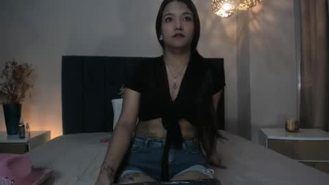 Lila Ross online show from 15, 5, 2026
