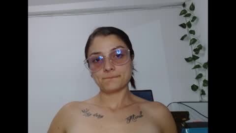 Snapshot of lilcoralinne_0 chatting on 28, 5, 2026 Valeri Villalobos IG villa lobosvaleri online show from 28, 5, 2026