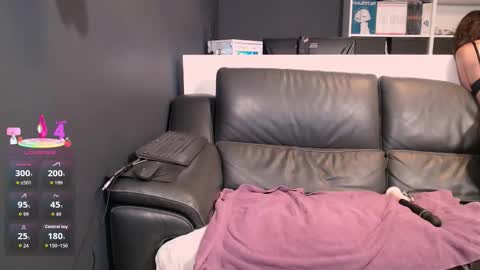 Snapshot of lili_bertine chatting on 8, 9, 2025 Lili Bertine online show from 8, 9, 2025