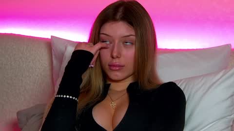 Mia online show from 28, 1, 2025