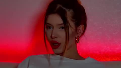 Mia online show from 4, 3, 2025