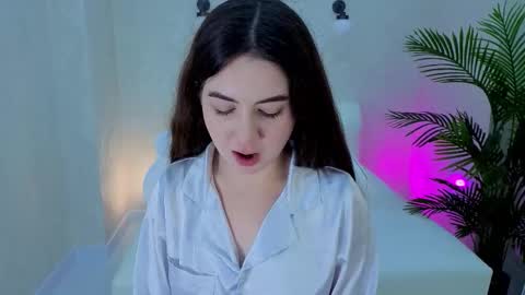 Snapshot of liliacrown chatting on 21, 11, 2025 Lilia online show from 21, 11, 2025