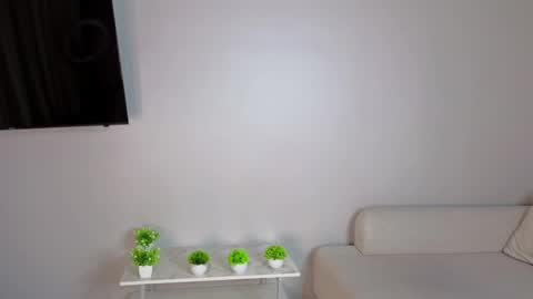 Hi I am Luna online show from 10, 5, 2026