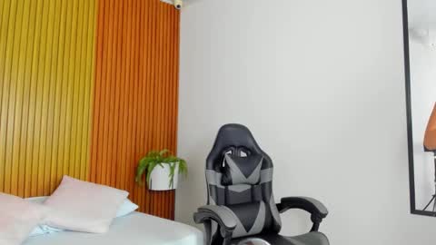 Snapshot of liliand_ chatting on 2, 12, 2025 L I L I online show from 2, 12, 2025