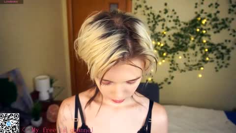 Snapshot of liliandaniels chatting on 12, 11, 2025 Lilian online show from 12, 11, 2025