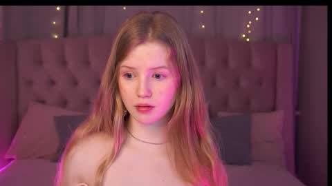 Snapshot of lilianhoward chatting on 23, 11, 2025 Lilian online show from 23, 11, 2025