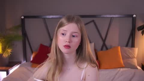 Snapshot of lilianhoward chatting on 30, 11, 2025 Lilian online show from 30, 11, 2025