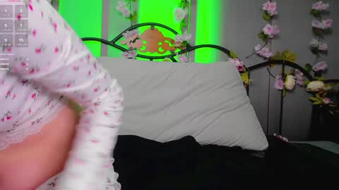 hi guys Im new here Im 18 years oldIve never had sex online show from 26, 1, 2025