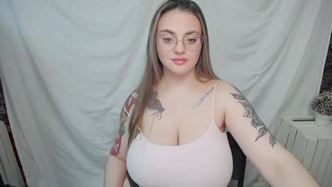 Snapshot of liliaterenzi_ chatting on 6, 2, 2025 Lilia online show from 6, 2, 2025