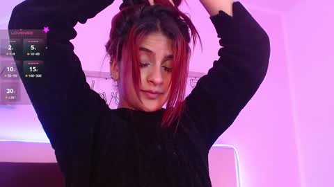 Lilith Savett online show from 28, 1, 2025