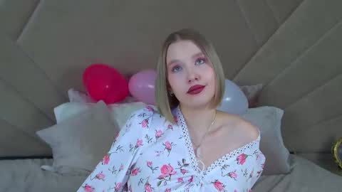 LiliLinn online show from 17, 2, 2025