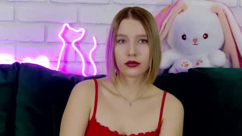 LiliLinn online show from 10, 3, 2025