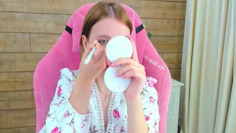 LiliLinn online show from 9, 9, 2025