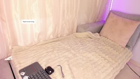 Snapshot of lilily_lv chatting on 13, 7, 2026 Lilly online show from 13, 7, 2026