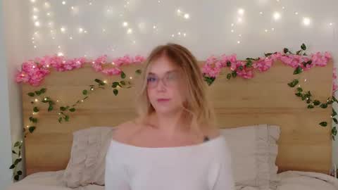 Snapshot of lilith_bonheur chatting on 30, 9, 2025 Lilith Bonheur online show from 30, 9, 2025