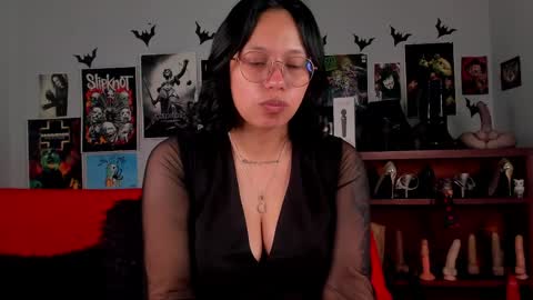 Snapshot of lilith_deveraux_ chatting on 19, 5, 2026 MISTRESS LILITH online show from 19, 5, 2026