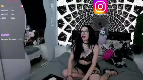 Lilith Caine online show from 18, 4, 2026