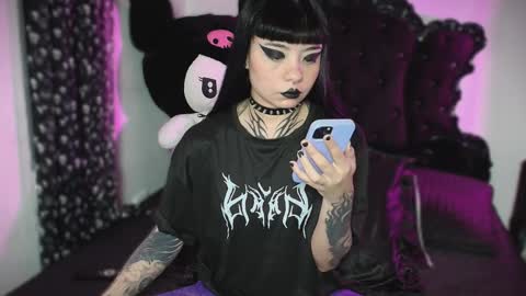   online show from 15, 10, 2025