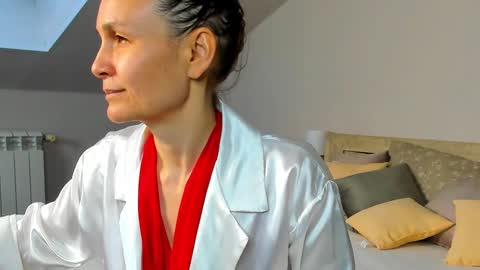 lillian_white1 online show from 2, 2, 2025