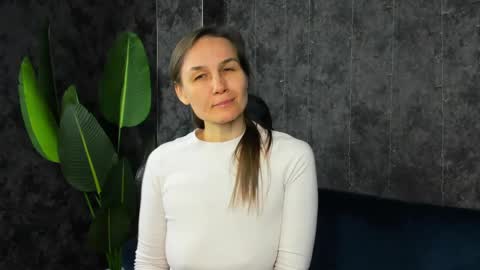 lillian_white1 online show from 11, 4, 2026