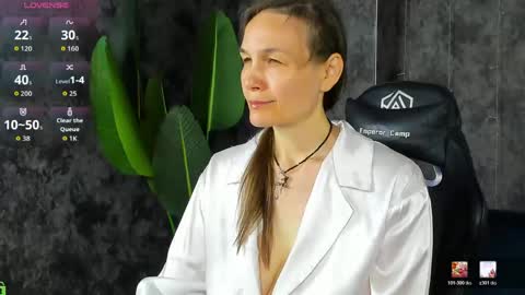 lillian_white1 online show from 8, 6, 2026