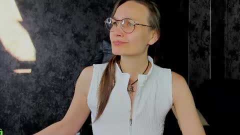 Snapshot of lillian_white1 chatting on 17, 6, 2026 lillian_white1 online show from 17, 6, 2026