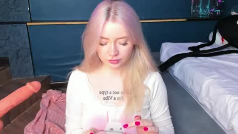 Snapshot of lillie_berry chatting on 20, 4, 2026 lillie_berry online show from 20, 4, 2026