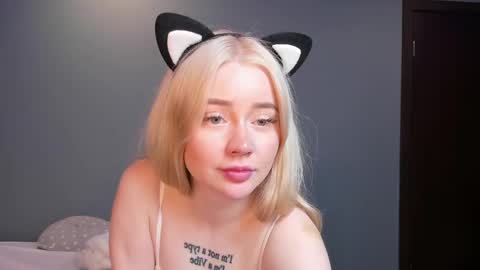 Snapshot of lillie_berry chatting on 30, 4, 2026 lillie_berry online show from 30, 4, 2026