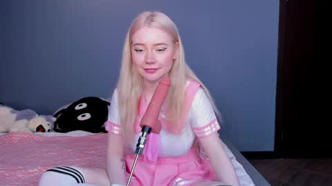 Snapshot of lillie_berry chatting on 7, 5, 2026 lillie_berry online show from 7, 5, 2026