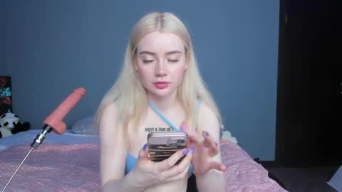 Snapshot of lillie_berry chatting on 17, 5, 2026 lillie_berry online show from 17, 5, 2026