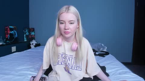 Snapshot of lillie_berry chatting on 22, 5, 2026 lillie_berry online show from 22, 5, 2026