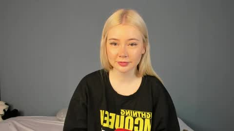 Snapshot of lillie_berry chatting on 26, 5, 2026 lillie_berry online show from 26, 5, 2026