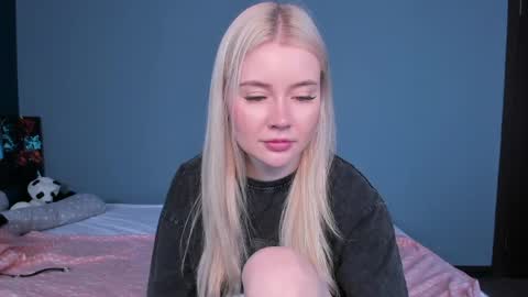 Snapshot of lillie_berry chatting on 30, 5, 2026 lillie_berry online show from 30, 5, 2026