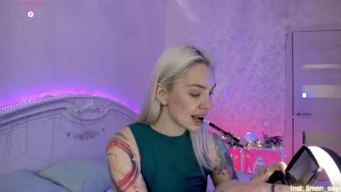 LilliMoore online show from 13, 11, 2025