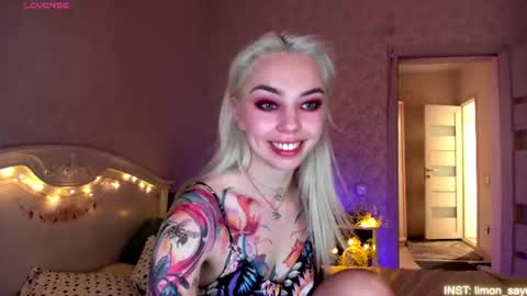 Snapshot of lillimooore chatting on 14, 6, 2026 LilliMoore online show from 14, 6, 2026