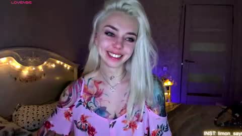 Snapshot of lillimooore chatting on 14, 6, 2026 LilliMoore online show from 14, 6, 2026