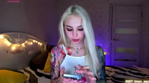 Snapshot of lillimooore chatting on 20, 6, 2026 LilliMoore online show from 20, 6, 2026