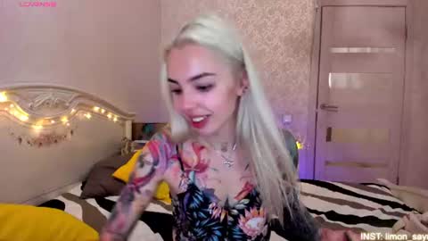 Snapshot of lillimooore chatting on 29, 6, 2026 LilliMoore online show from 29, 6, 2026