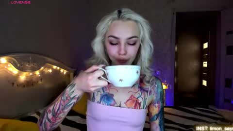 Snapshot of lillimooore chatting on 1, 7, 2026 LilliMoore online show from 1, 7, 2026
