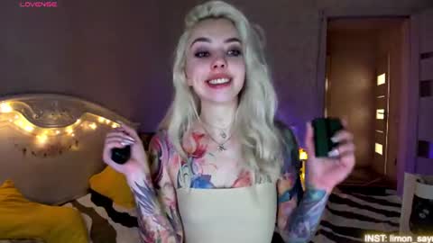 Snapshot of lillimooore chatting on 2, 7, 2026 LilliMoore online show from 2, 7, 2026