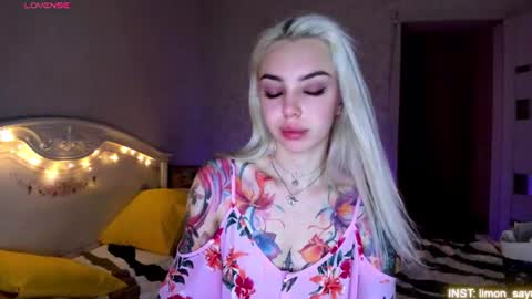 Snapshot of lillimooore chatting on 7, 7, 2026 LilliMoore online show from 7, 7, 2026