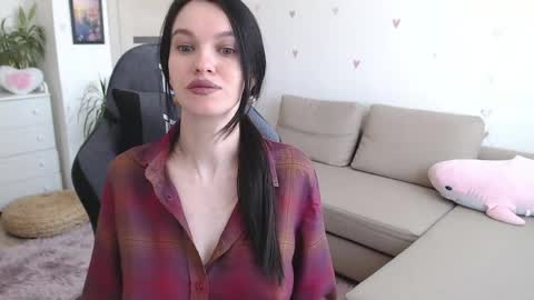Snapshot of lilliyves chatting on 21, 4, 2026 lilliyves online show from 21, 4, 2026