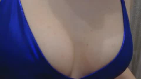 Snapshot of lillkit chatting on 22, 10, 2025 Lilu online show from 22, 10, 2025
