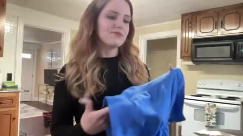 lilly_adams88 online show from 19, 6, 2026