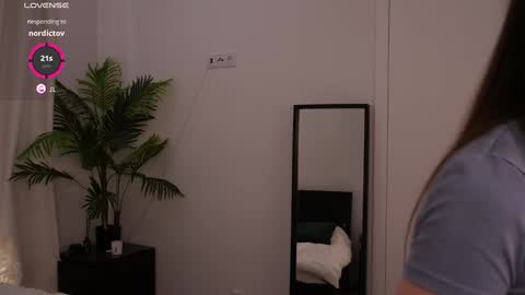 Lilly Colins online show from 20, 1, 2025