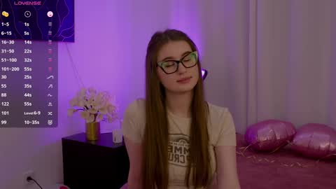 Lilly Colins online show from 23, 2, 2025